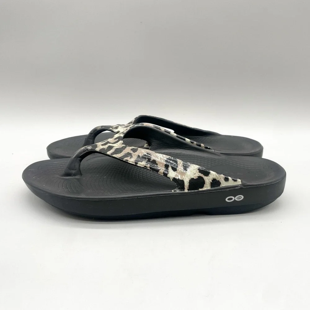 OOFOS Womens 10 OOlala Recovery Thong Sandals Black Leopard Print Comfort Yoga